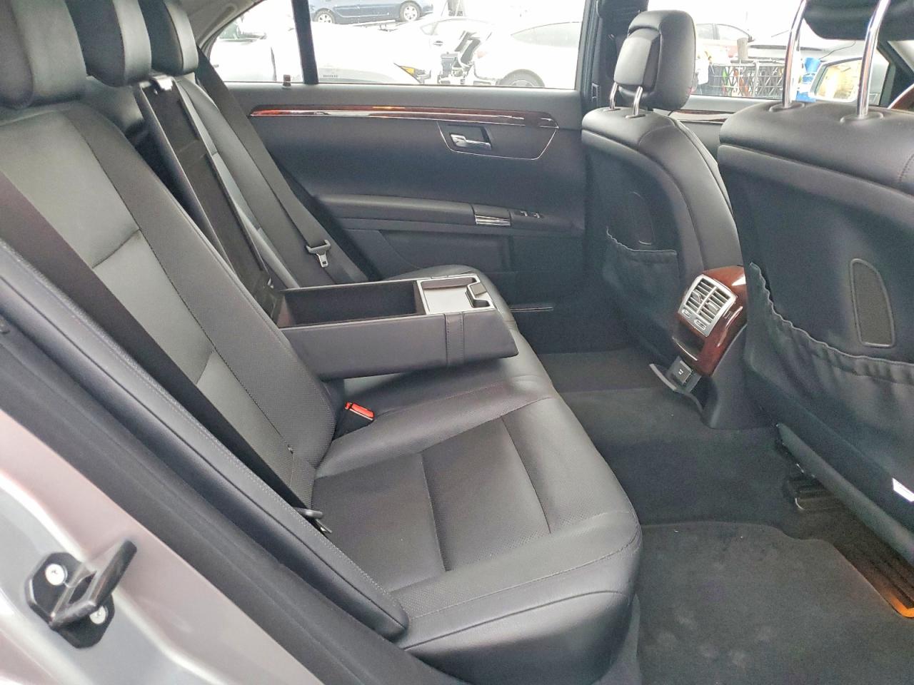 Mercedes-Benz S-Class 550