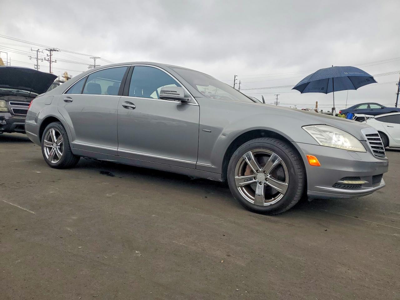 Mercedes-Benz S-Class 550