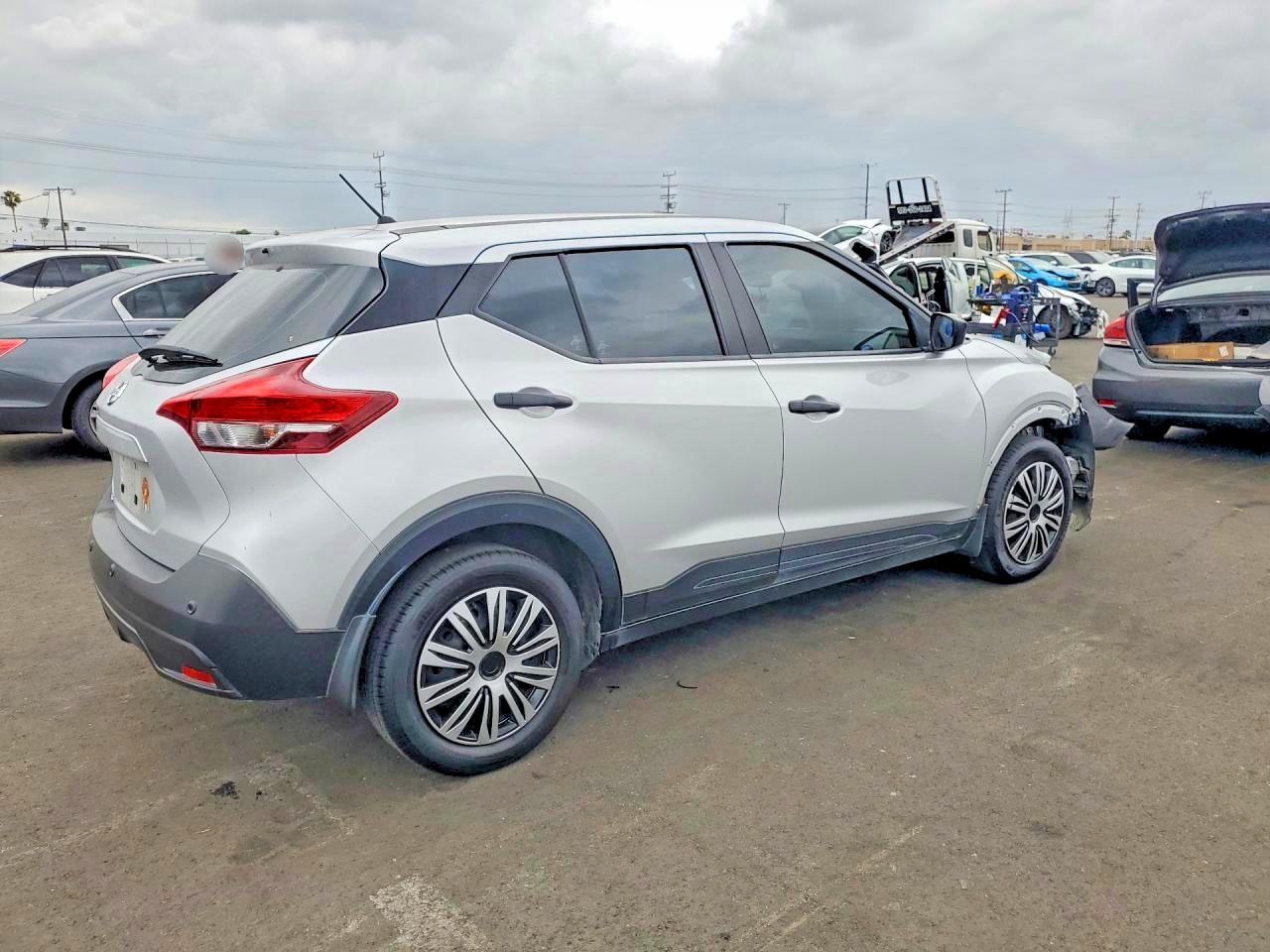Nissan Kicks S