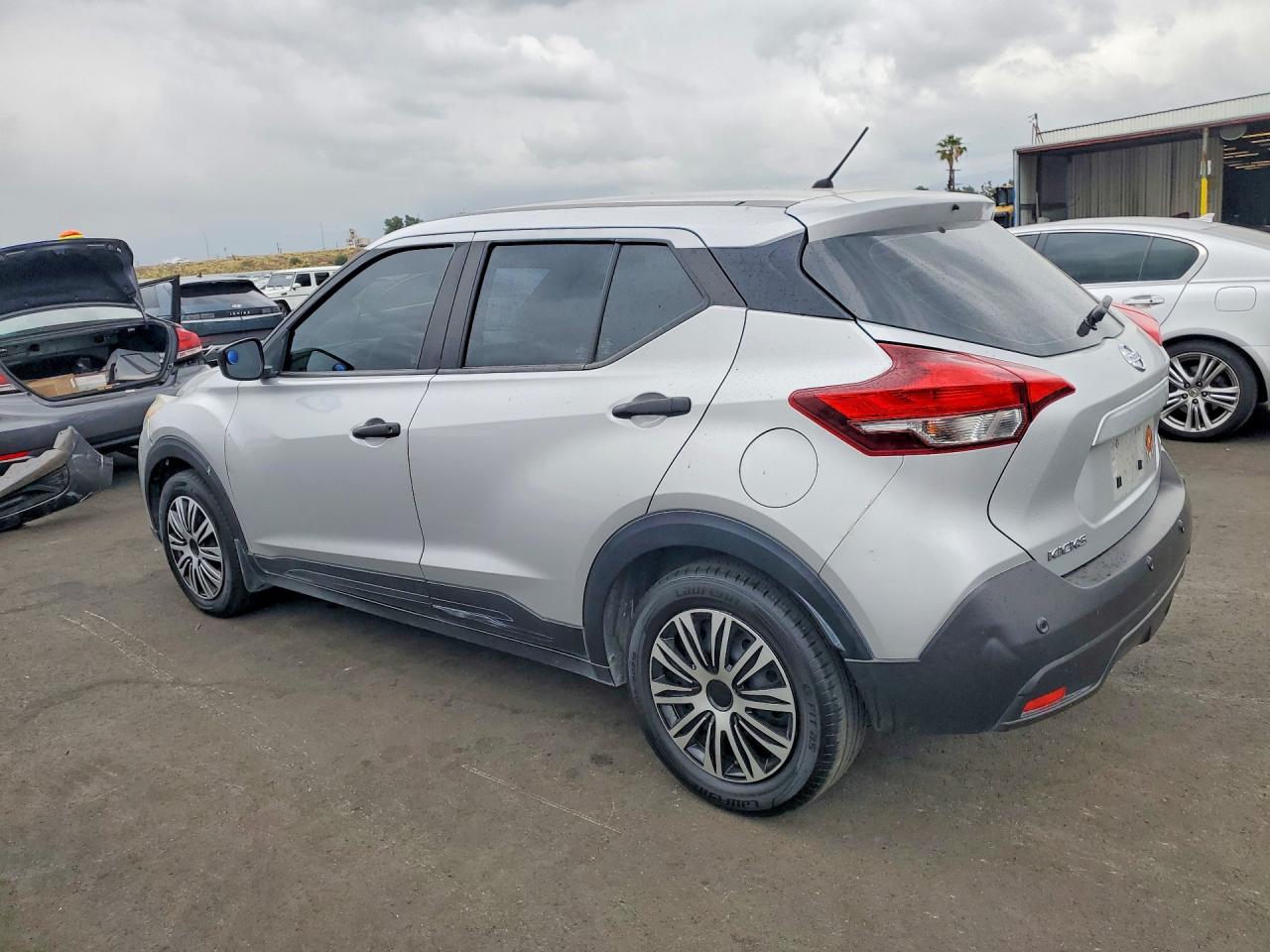 Nissan Kicks S