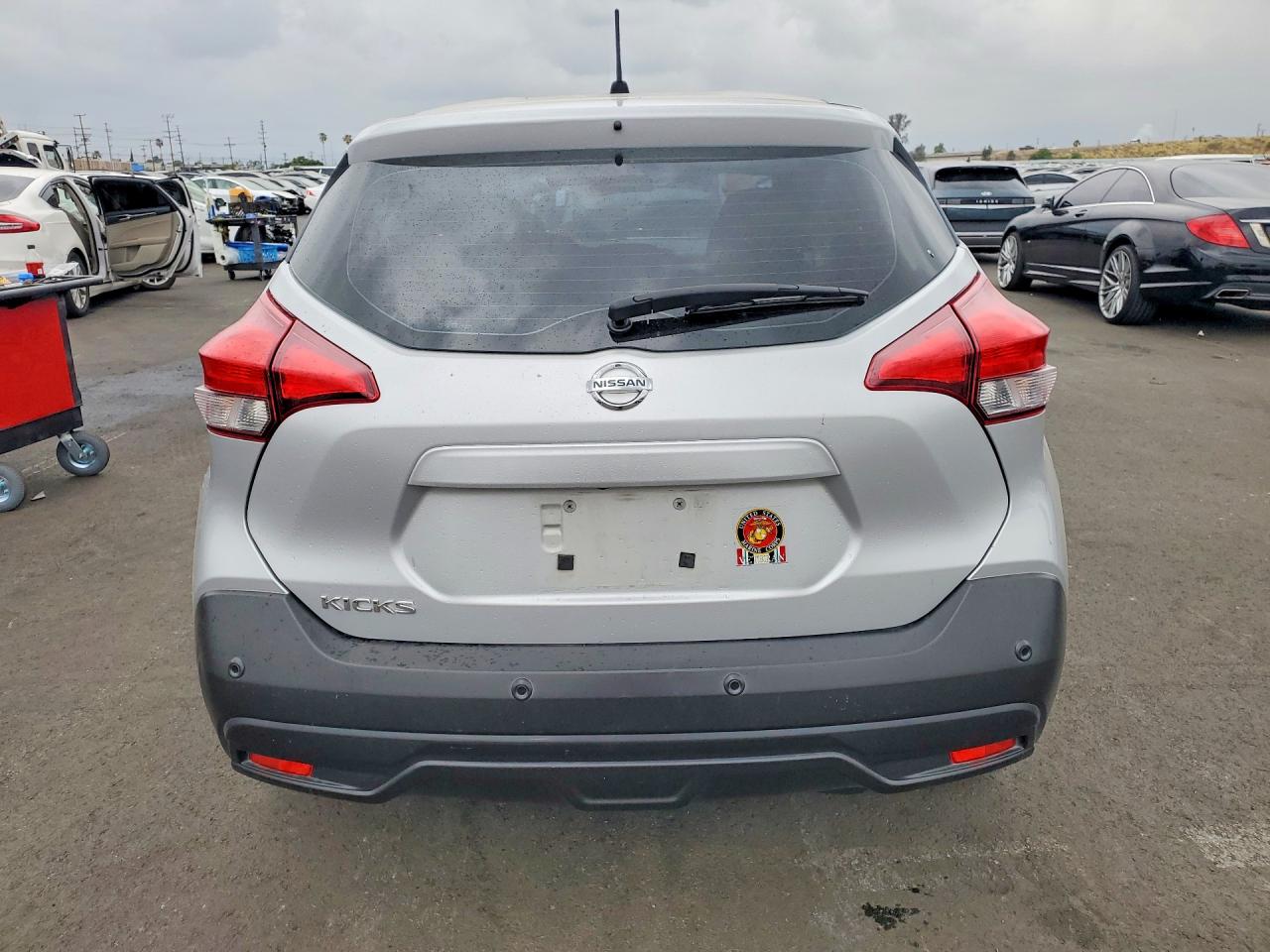Nissan Kicks S