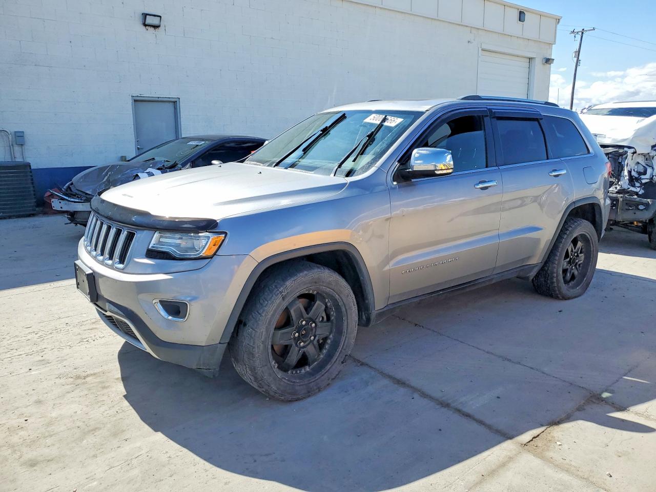 Salvage Jeep Cherokee Image
