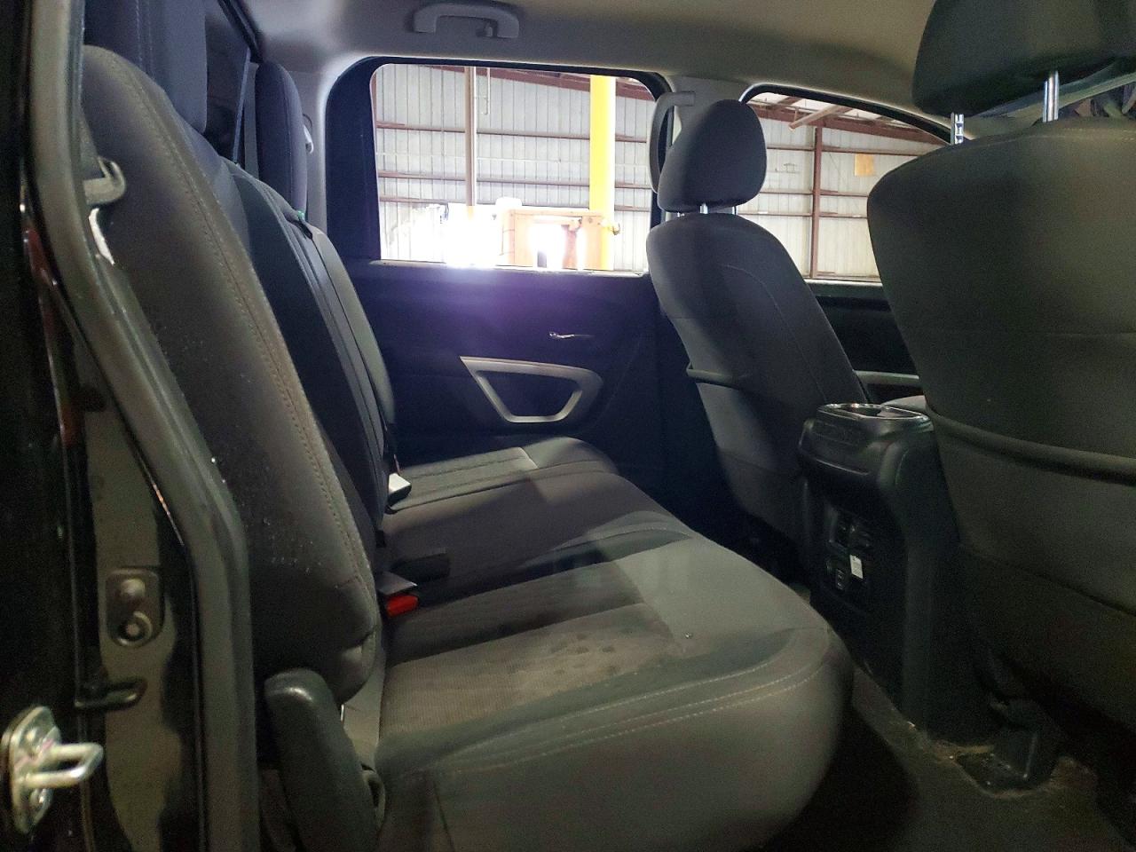 Nissan Titan Sv