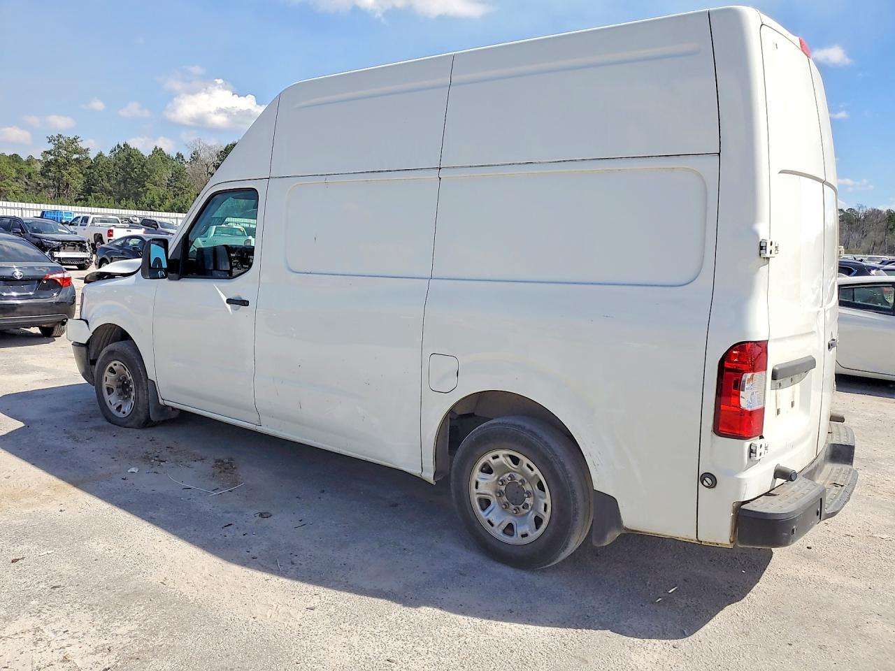 Nissan Nv