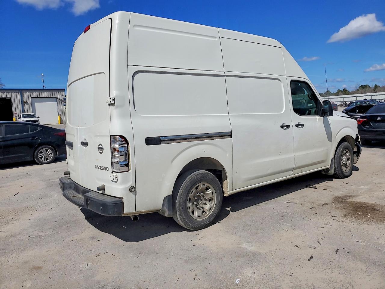 Nissan Nv