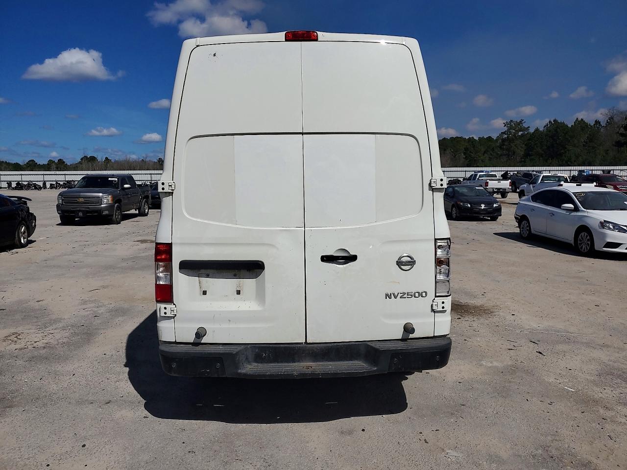 Nissan Nv