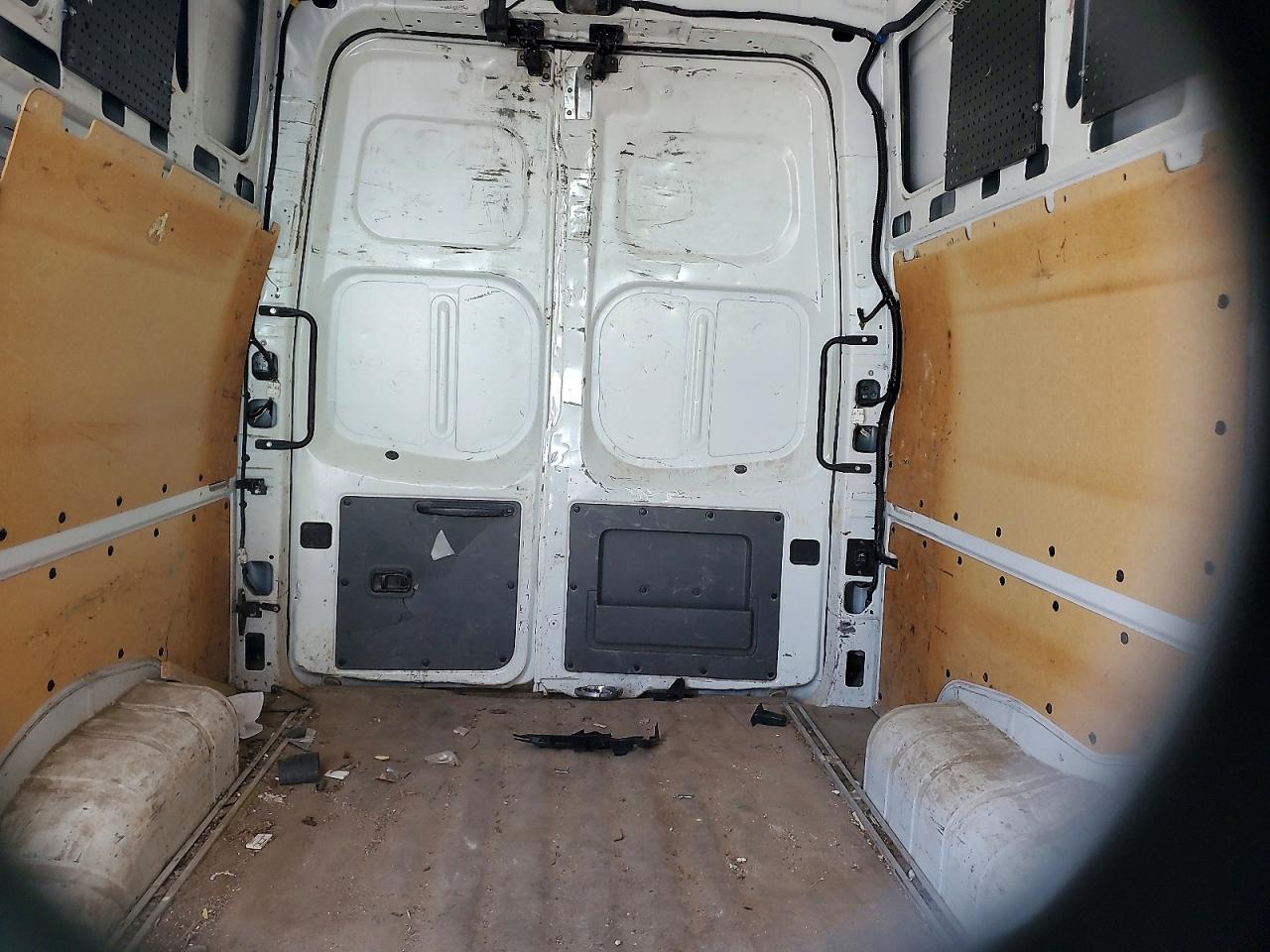 Nissan Nv