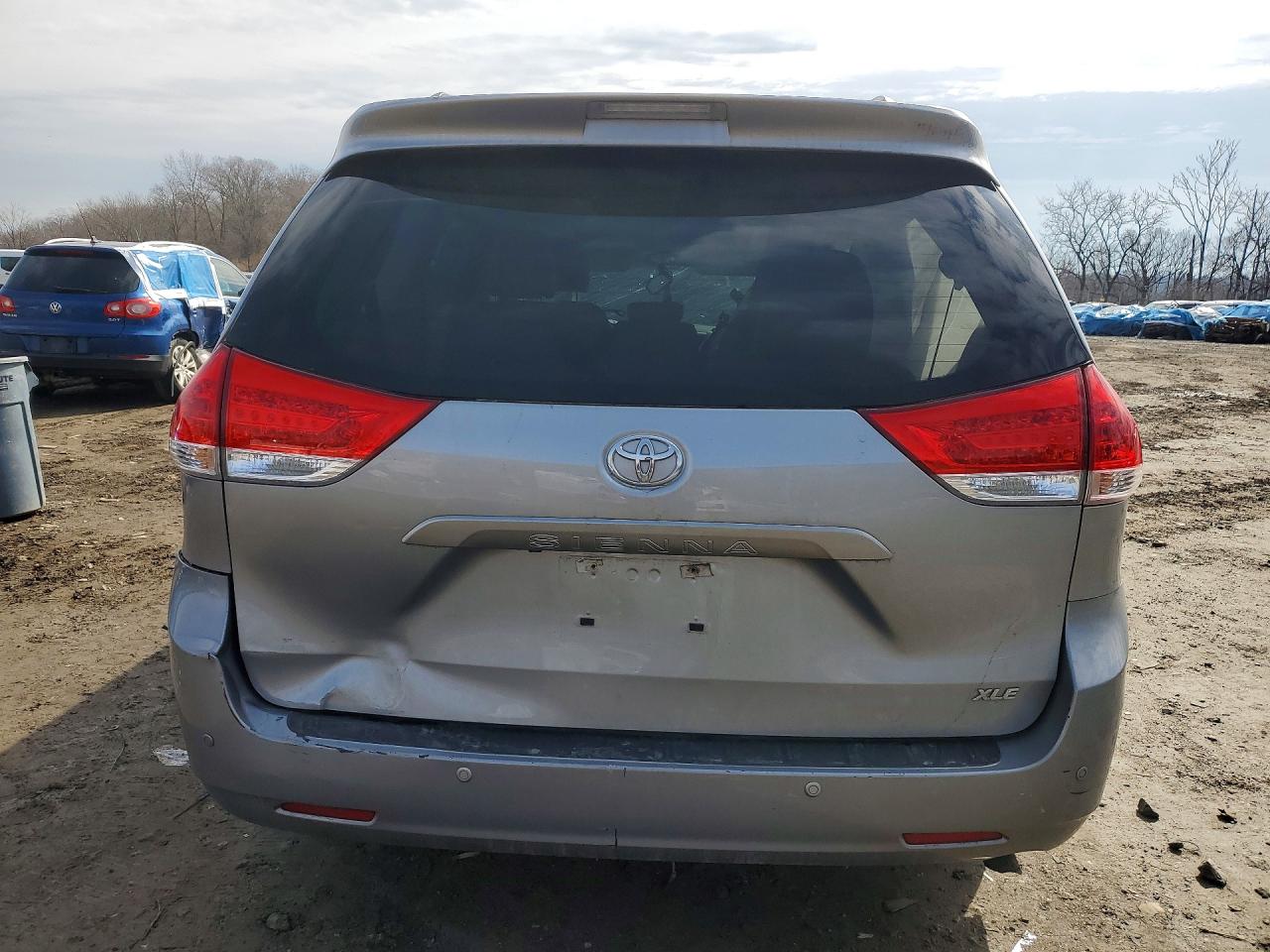 Toyota Sienna Xle 8-passenger