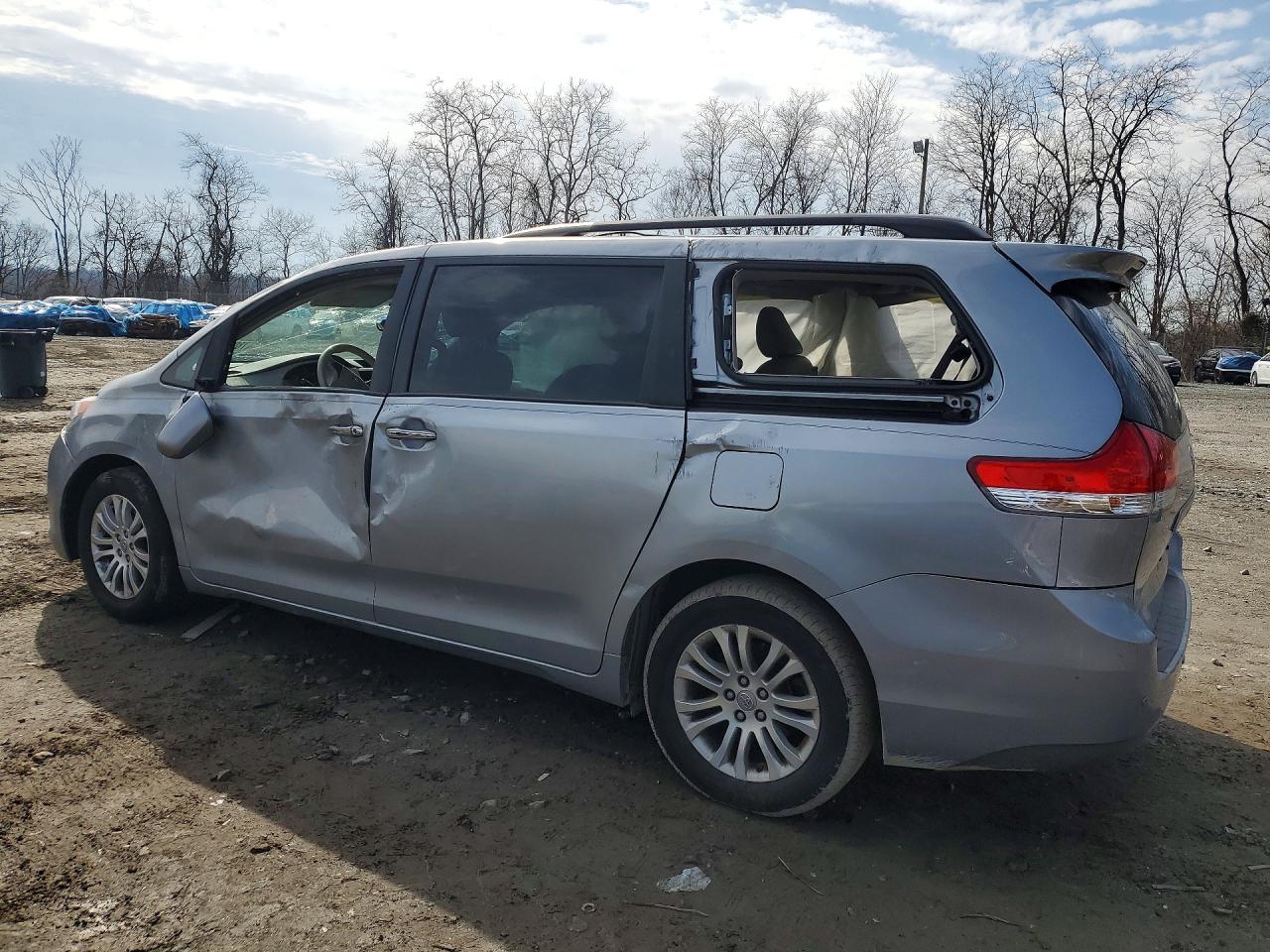 Toyota Sienna Xle 8-passenger