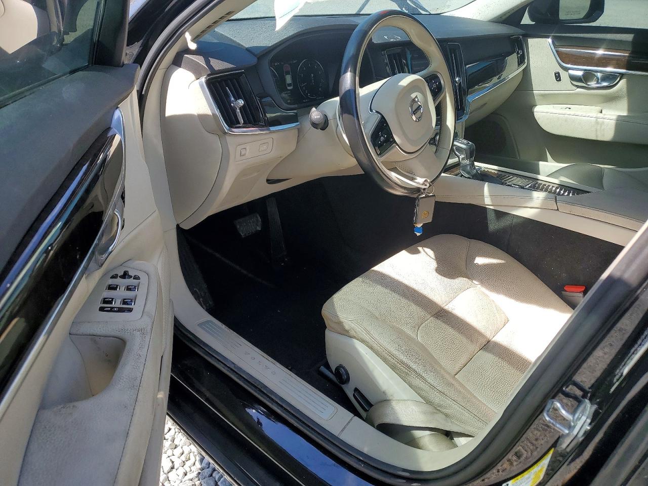 Volvo S90 T5 Momentum