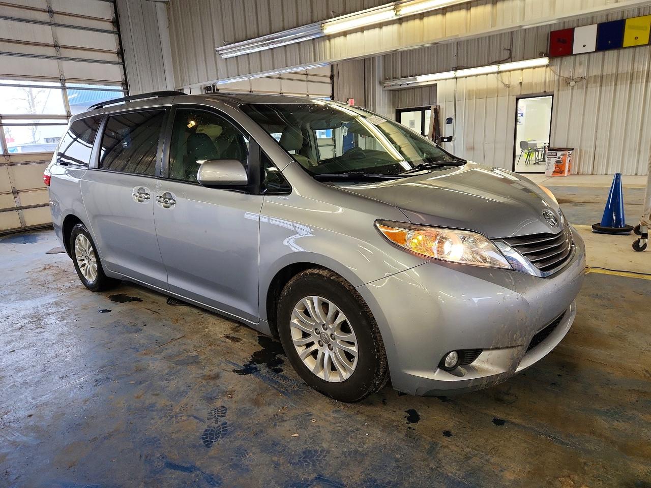 Toyota Sienna Xle 8-passenger