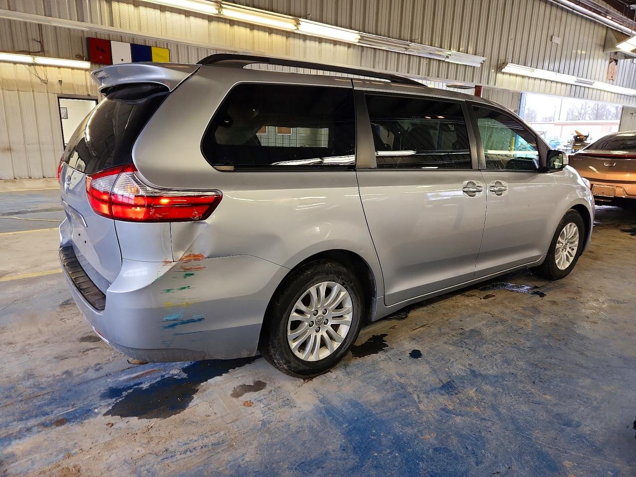 Toyota Sienna Xle 8-passenger