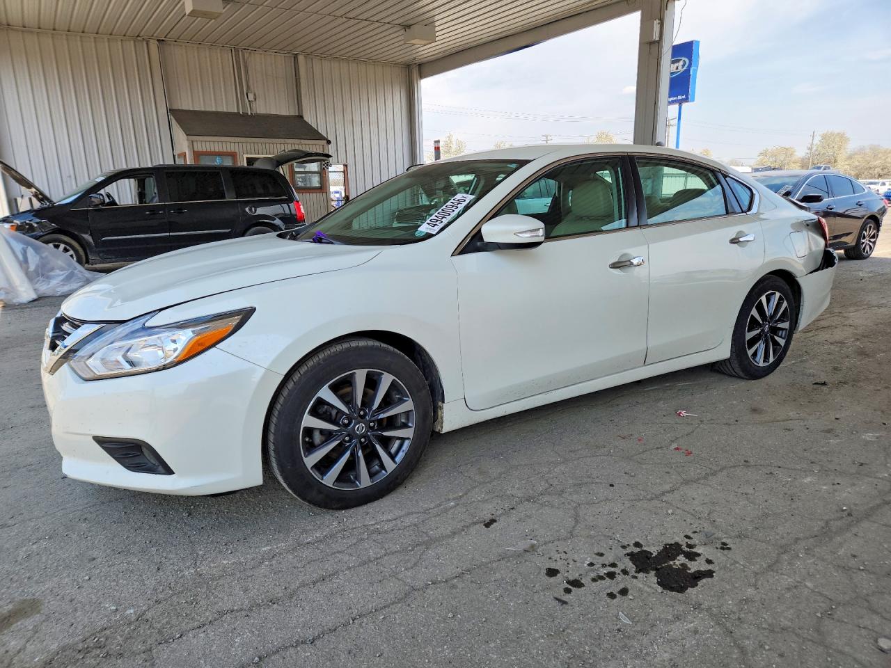 Salvage Nissan Altima Image