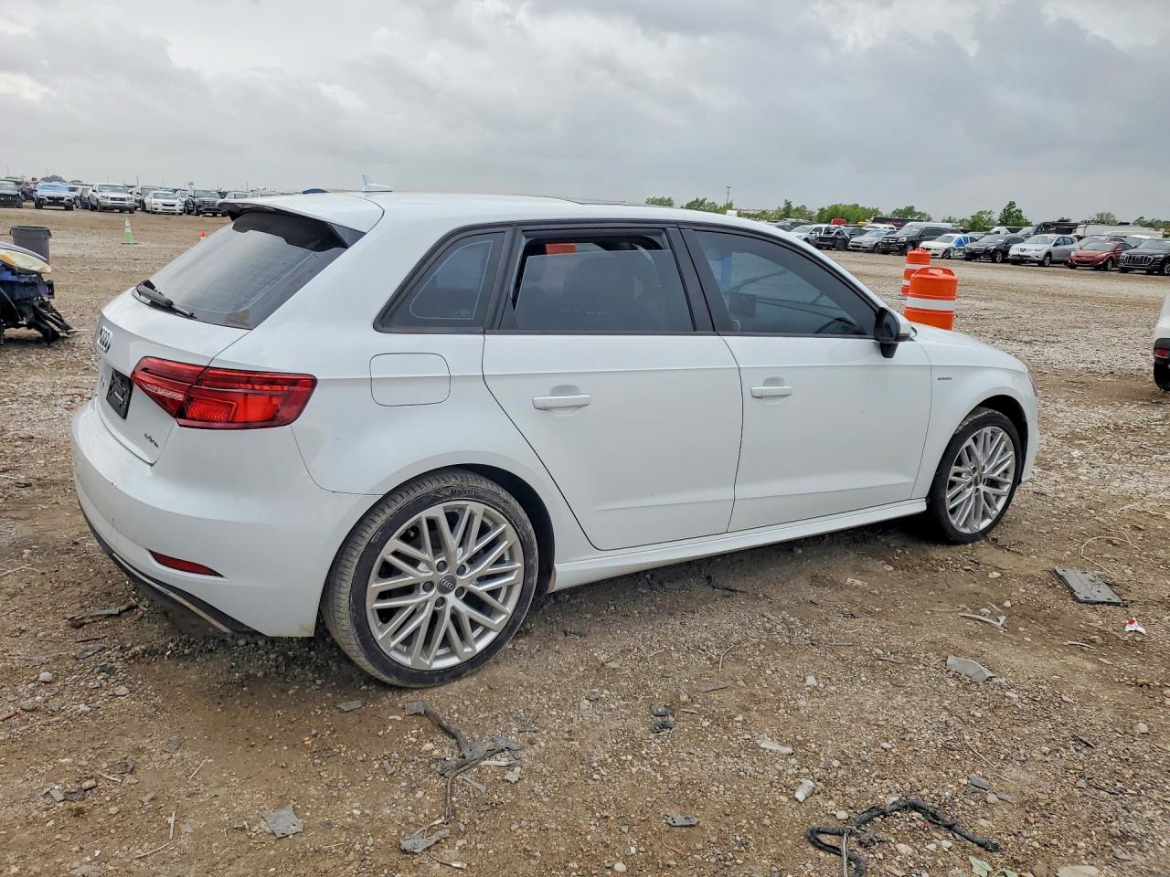 Audi A3 E-tron Premium