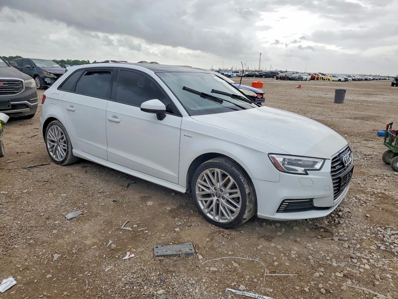 Audi A3 E-tron Premium