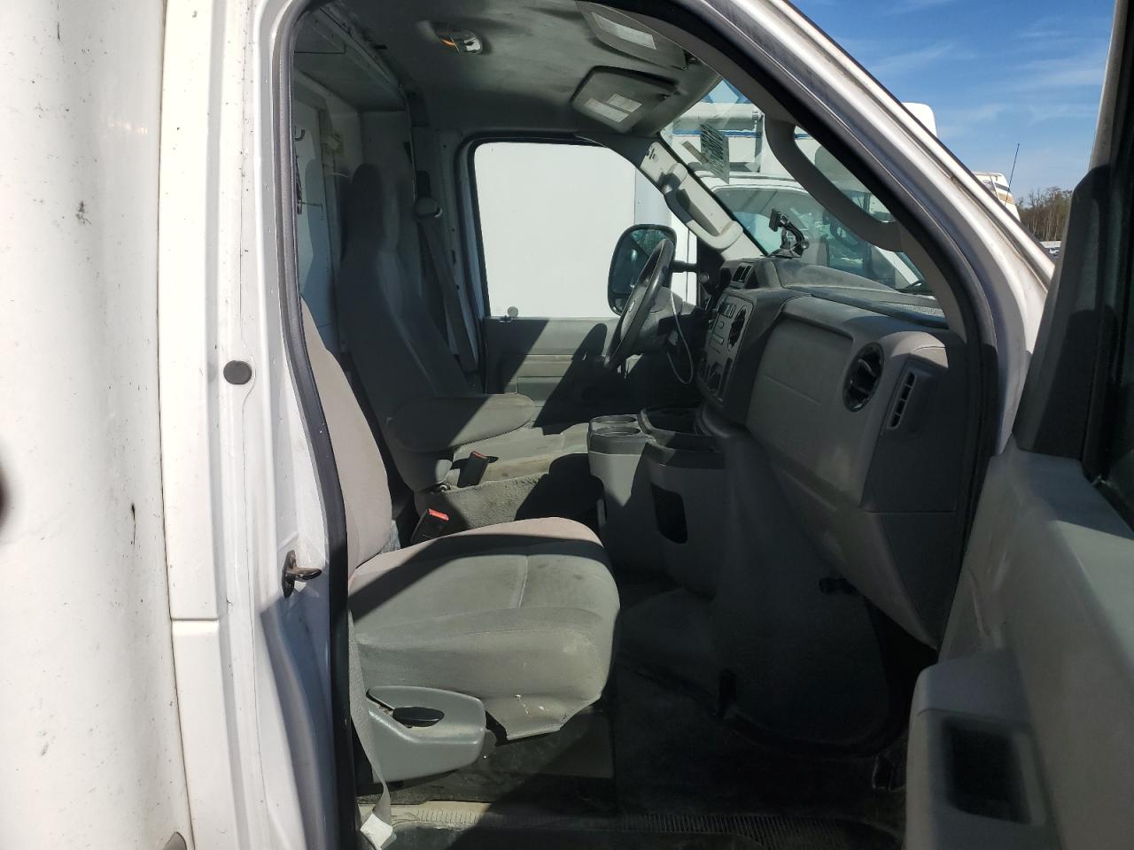 Ford Econoline E350 Super Duty Cutaway Van E350 Super Duty Cutaway Van