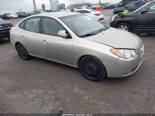 Salvage Hyundai ELANTRA Image