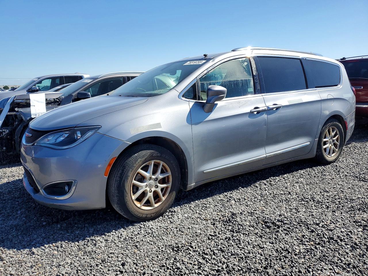 Salvage Chrysler Pacifica Image