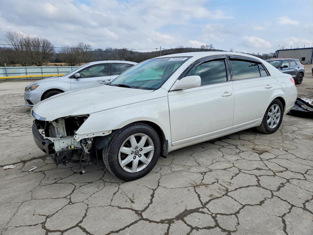 Salvage Toyota Avalon Image