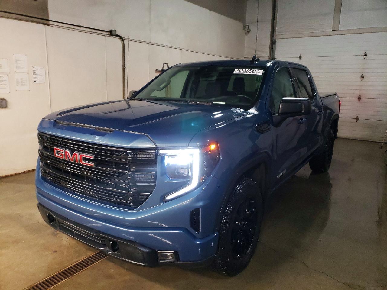 Salvage GMC Sierra Image