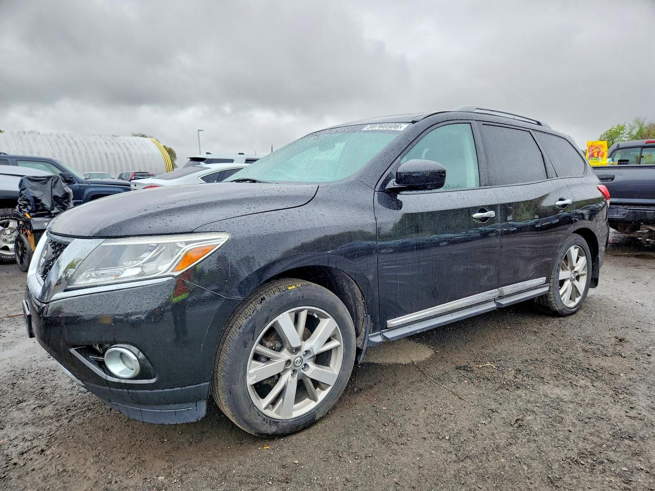 Salvage Nissan Pathfinder Image