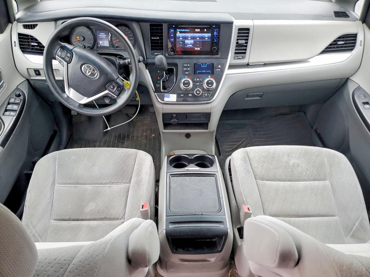 Toyota Sienna Le