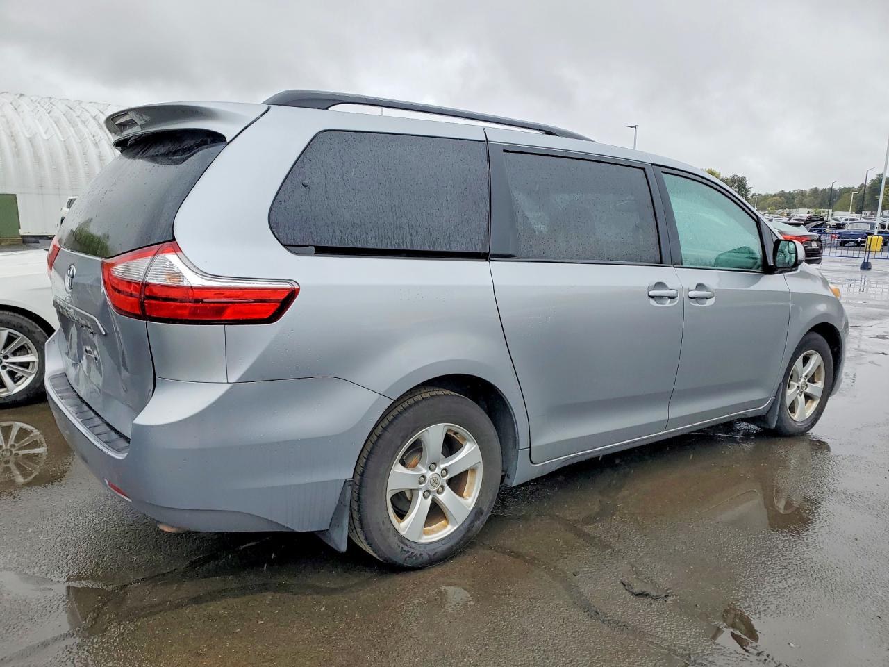 Toyota Sienna Le