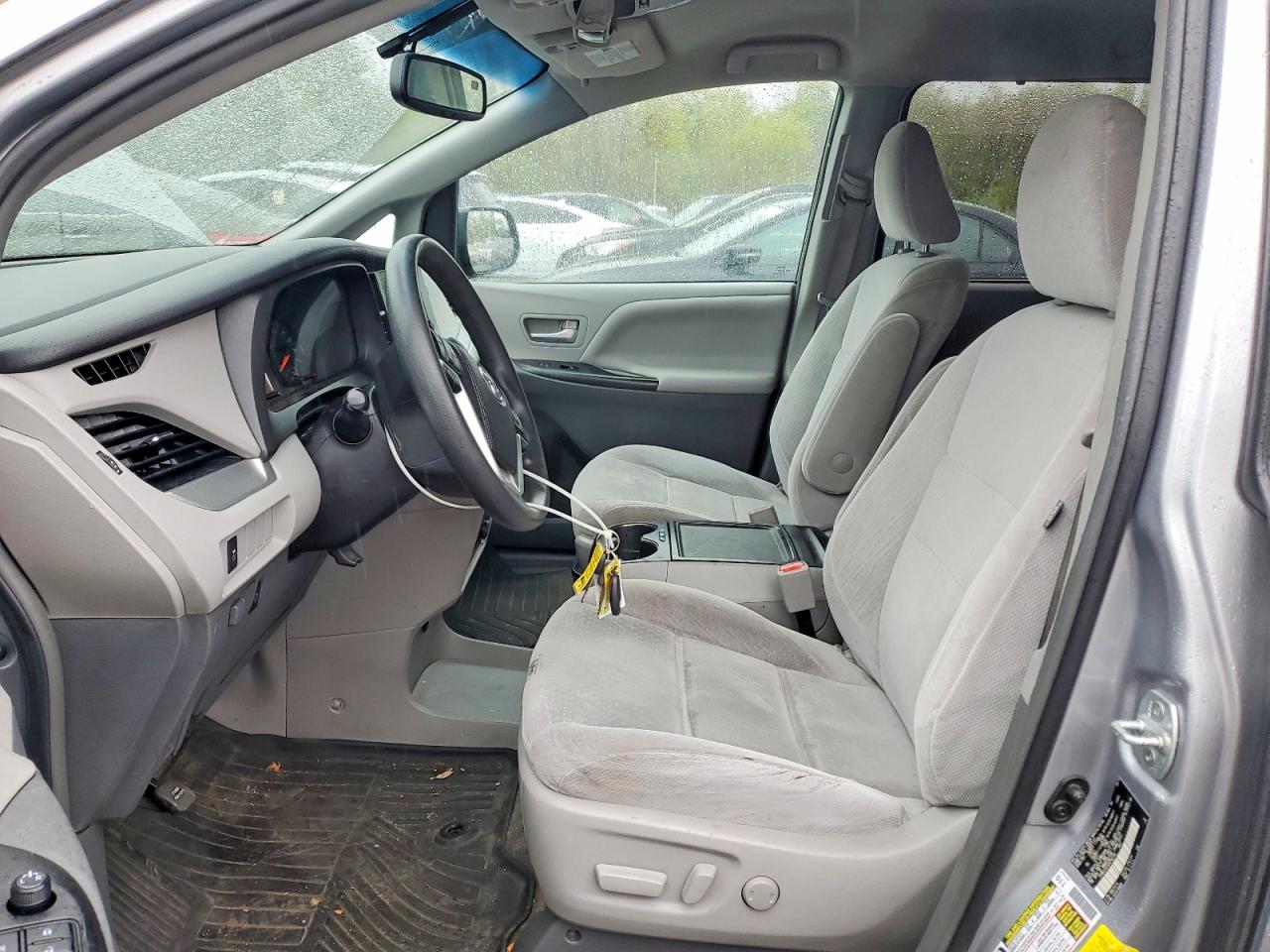 Toyota Sienna Le