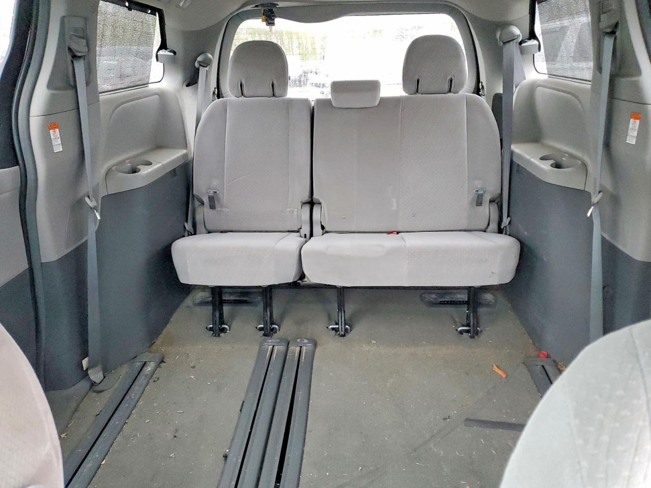 Toyota Sienna Le