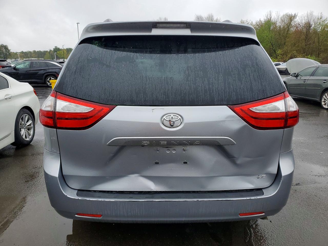 Toyota Sienna Le