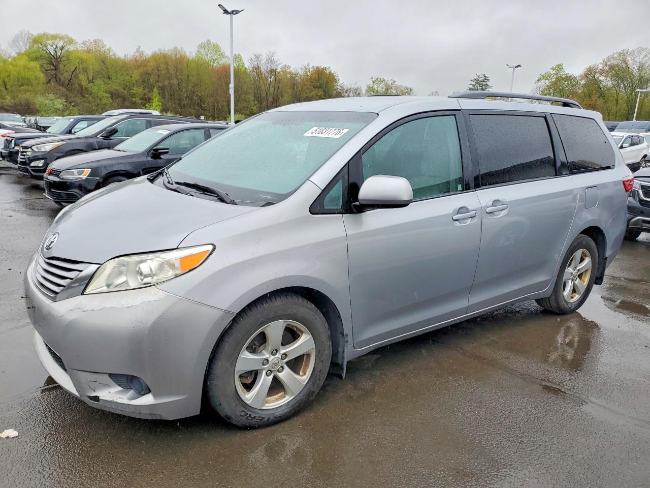 Salvage Toyota Sienna Image
