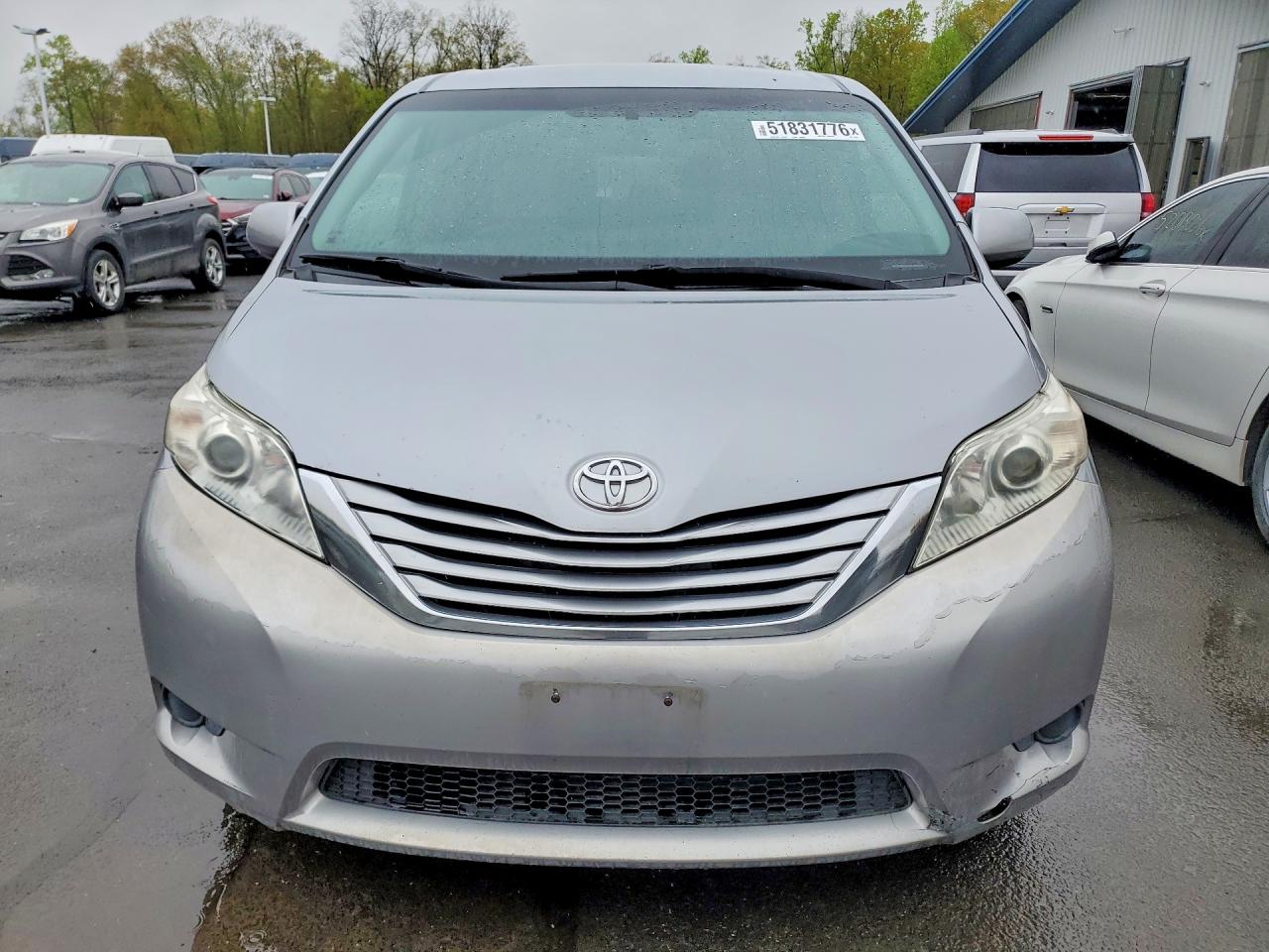 Toyota Sienna Le
