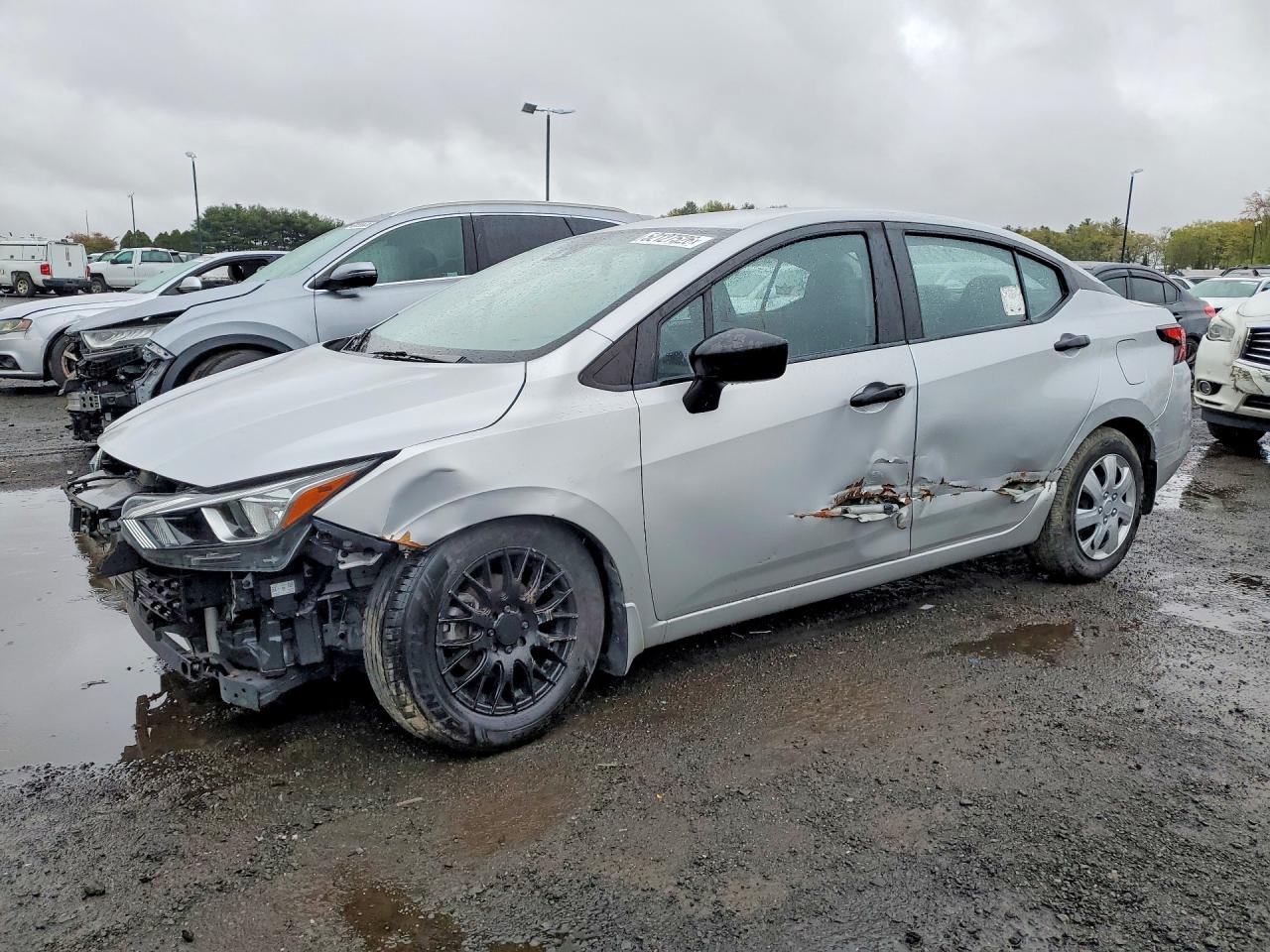 Salvage Nissan Versa Image