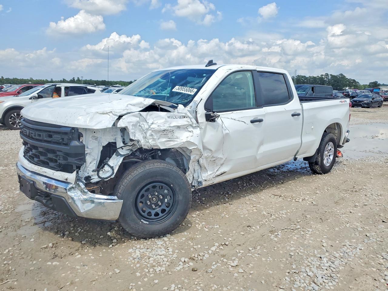 Salvage Chevrolet Silverado Image