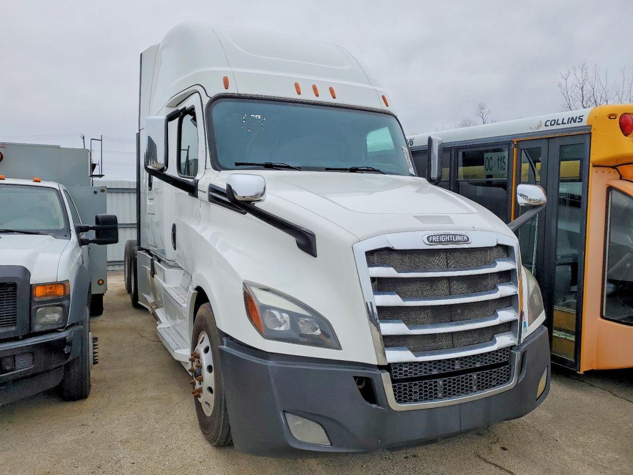 Salvage Freigliner Cascadia 126 Image
