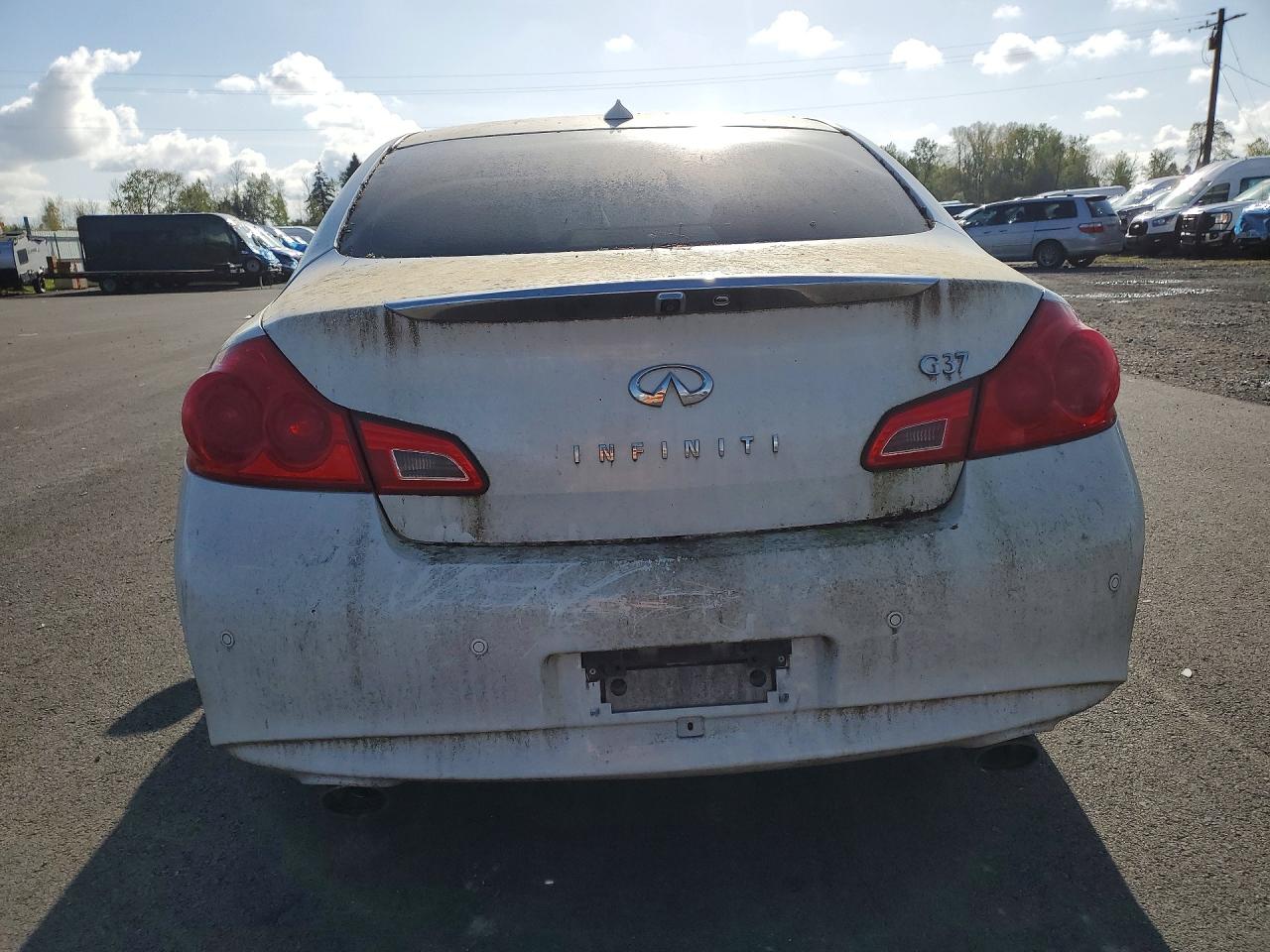 INFINITI G37 Base