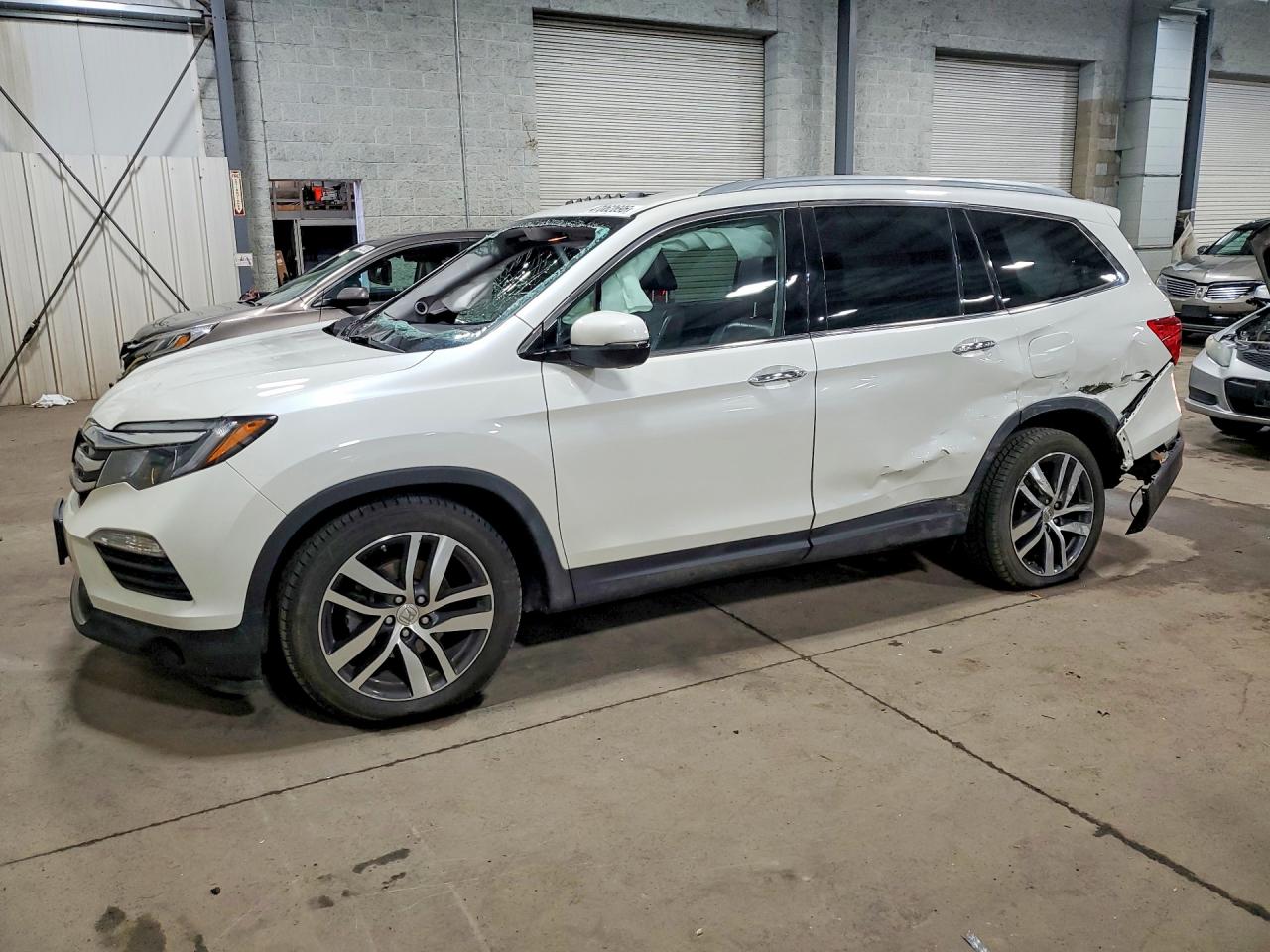 Salvage Honda Pilot Image
