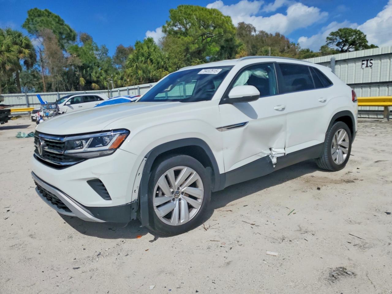 Salvage Volkswagen Atlas Image