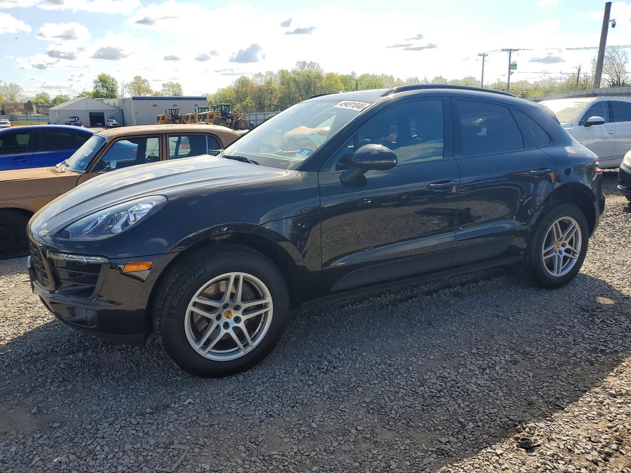 Salvage Porsche Macan Image