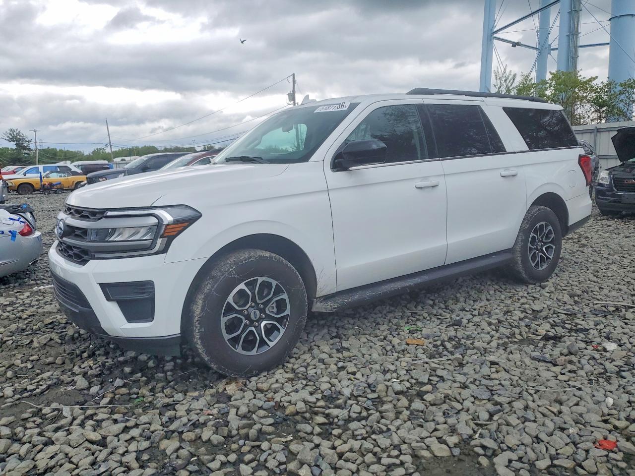 Salvage Ford Expedition Image