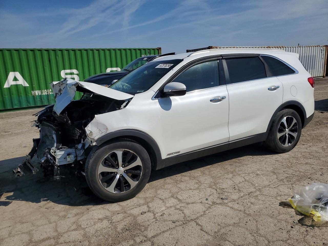 Salvage Kia Sorento Image