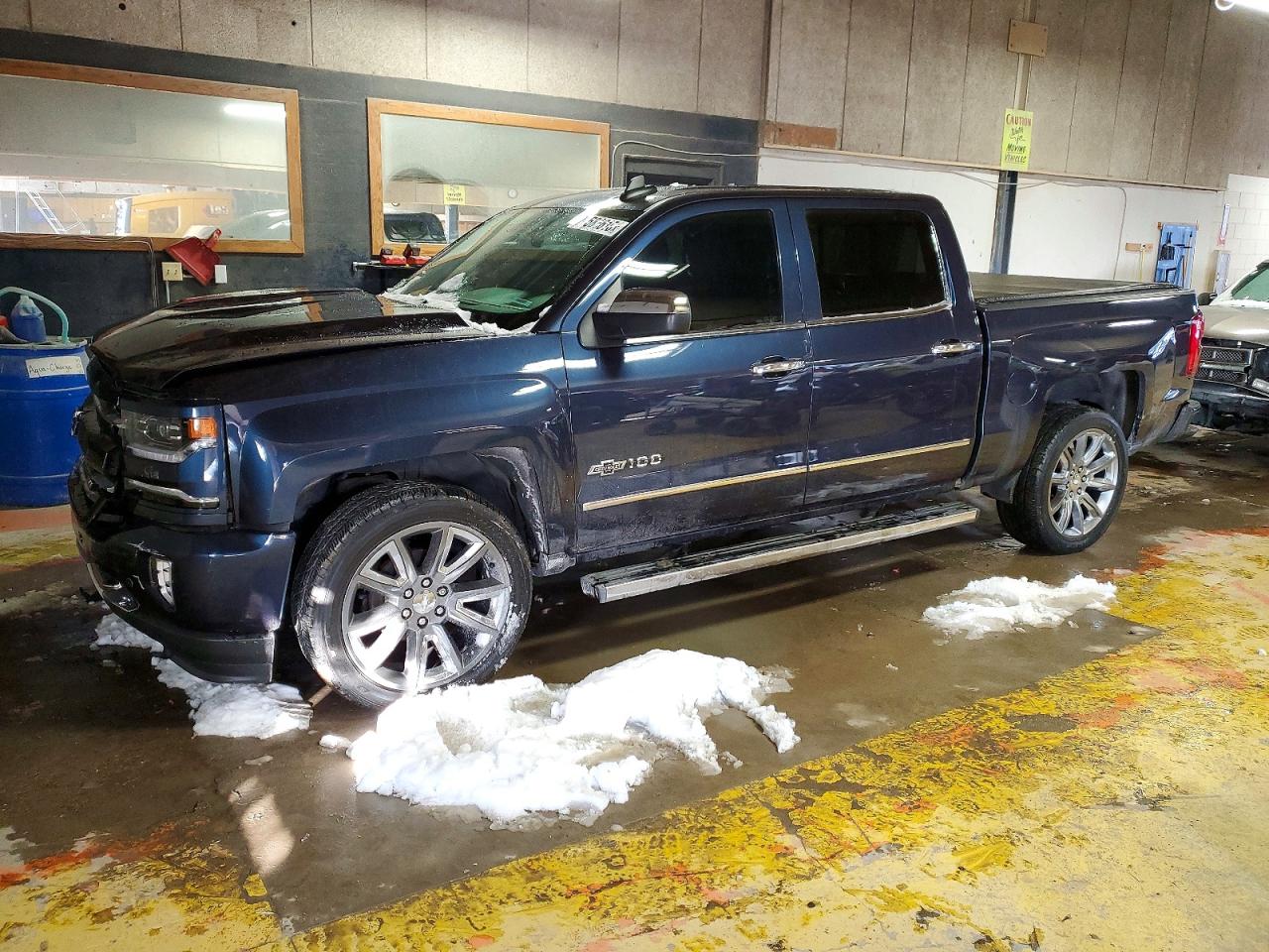 Salvage Chevrolet Silverado Image