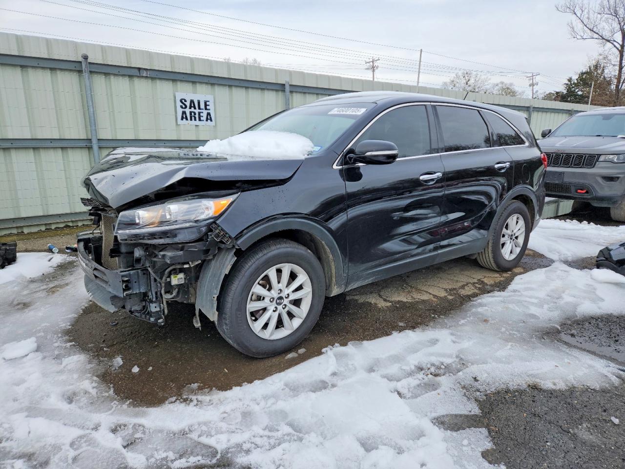 Salvage Kia Sorento Image
