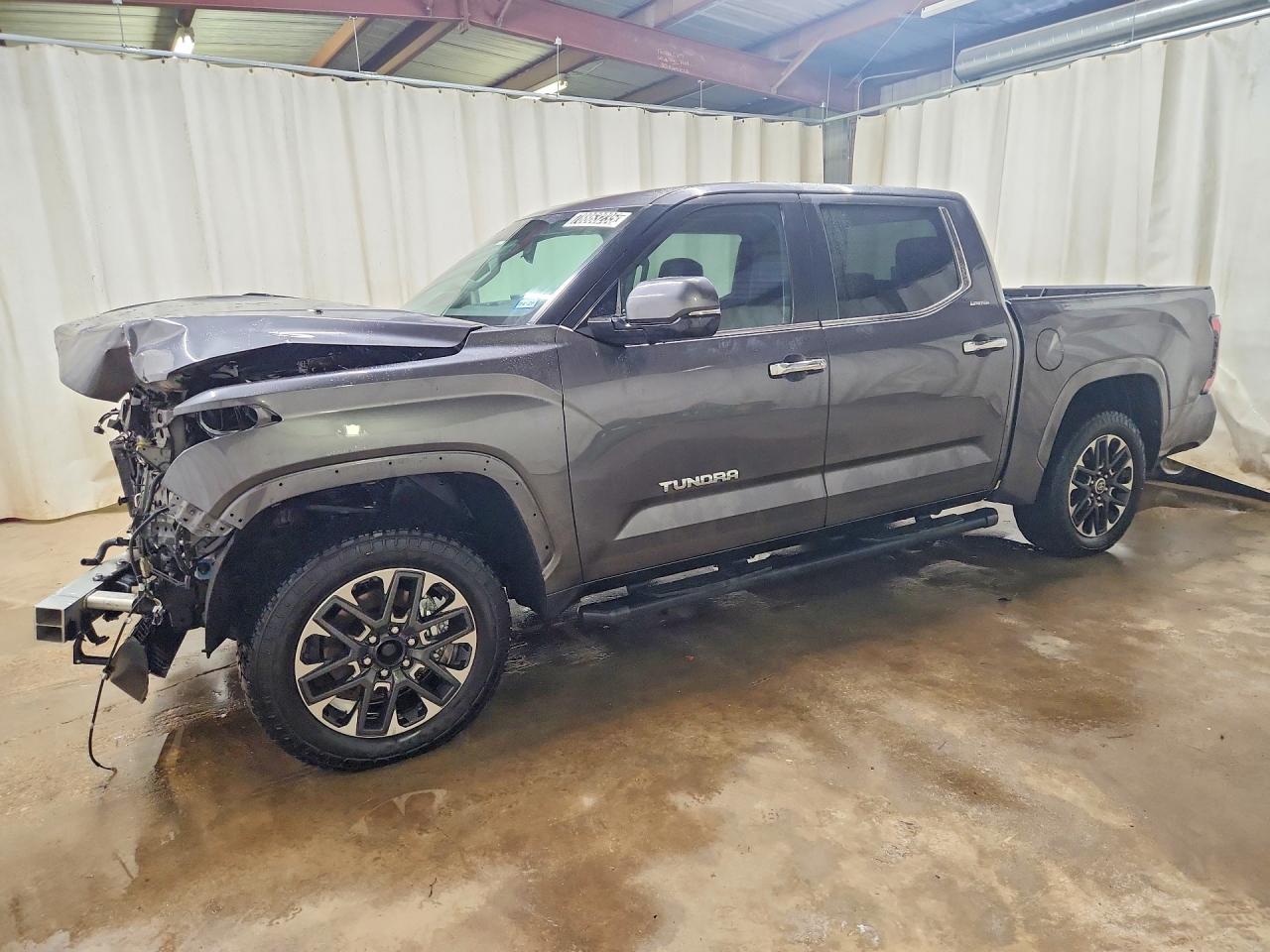 Salvage Toyota Tundra Image