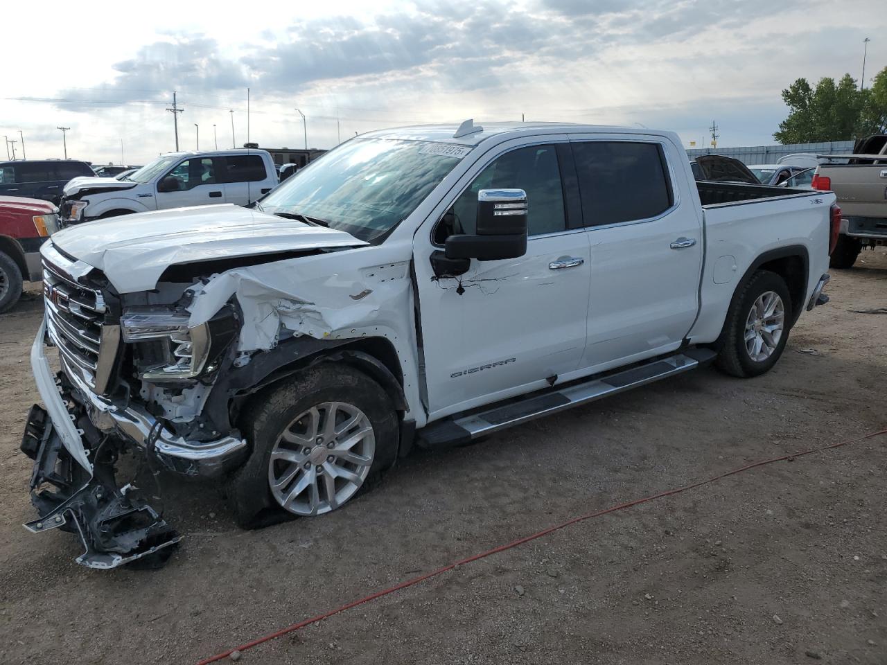 Salvage GMC Sierra Image