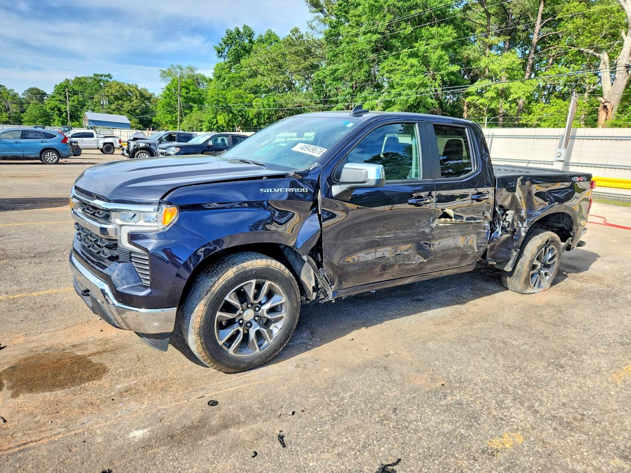 Salvage Chevrolet Silverado Image