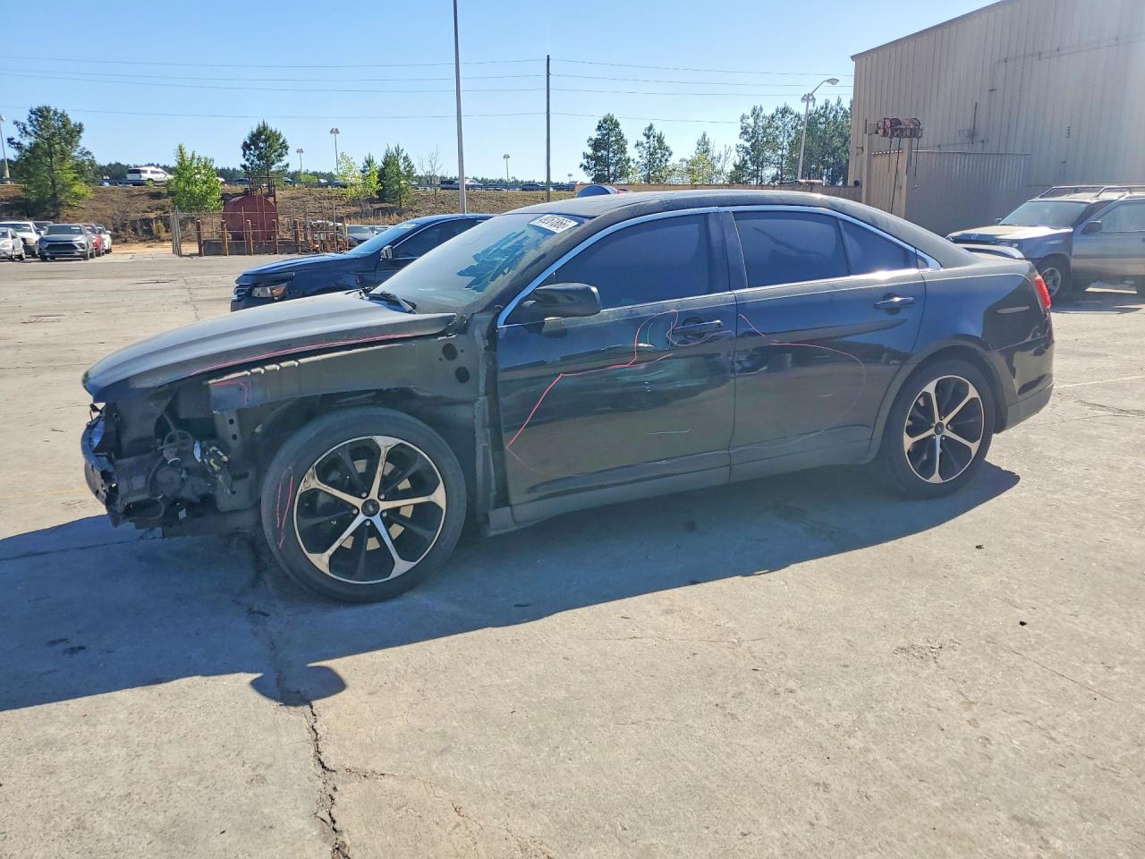 Salvage Ford Taurus Image