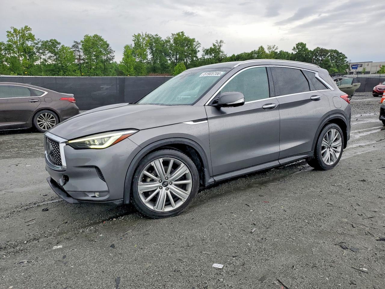 Salvage INFINITI Qx Image