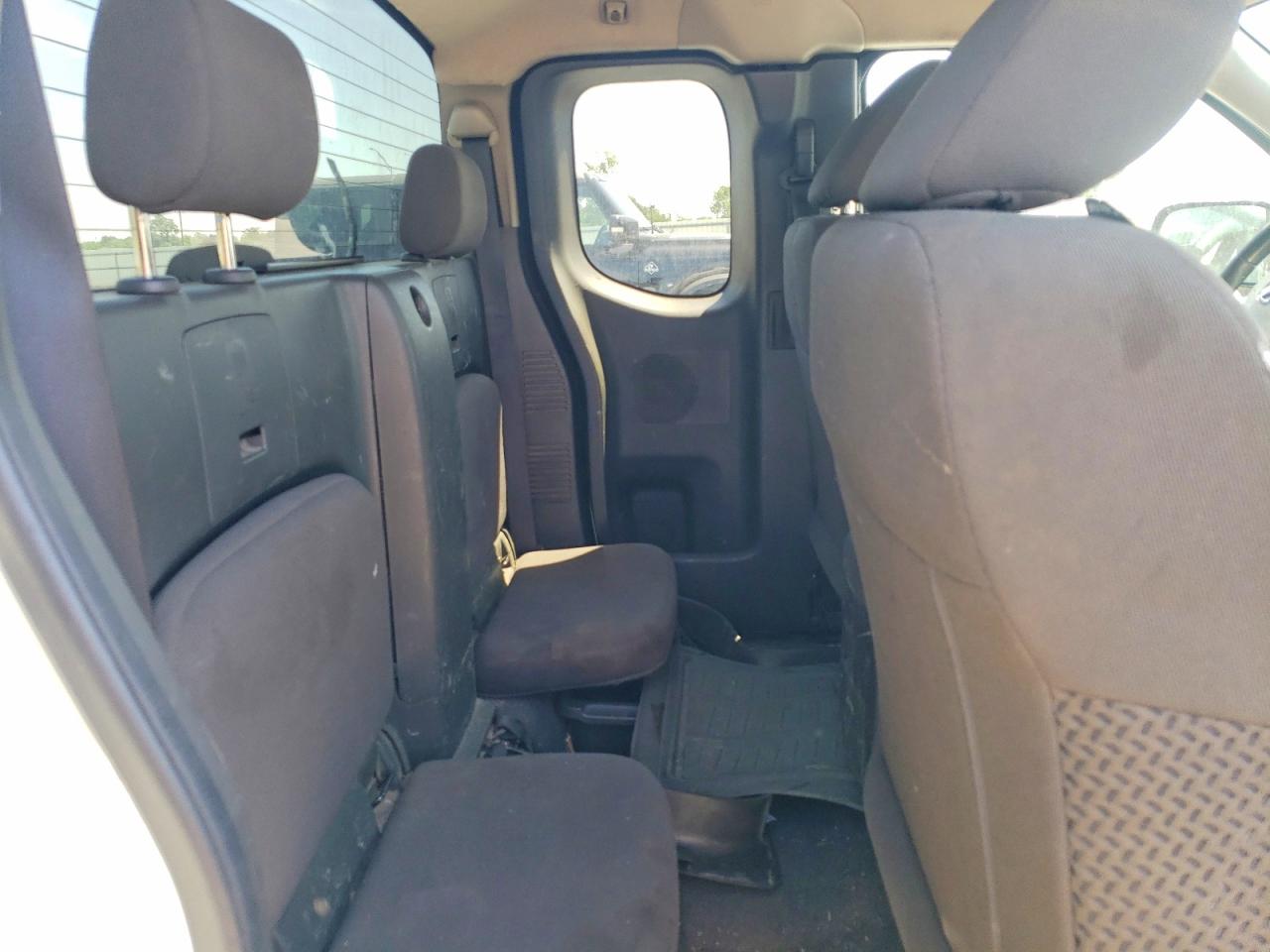 Nissan Frontier Sv V6