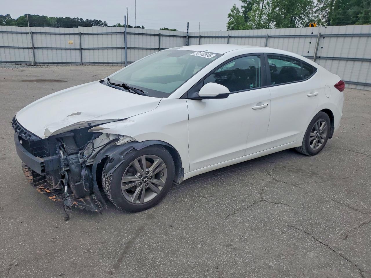 Salvage Hyundai ELANTRA Image